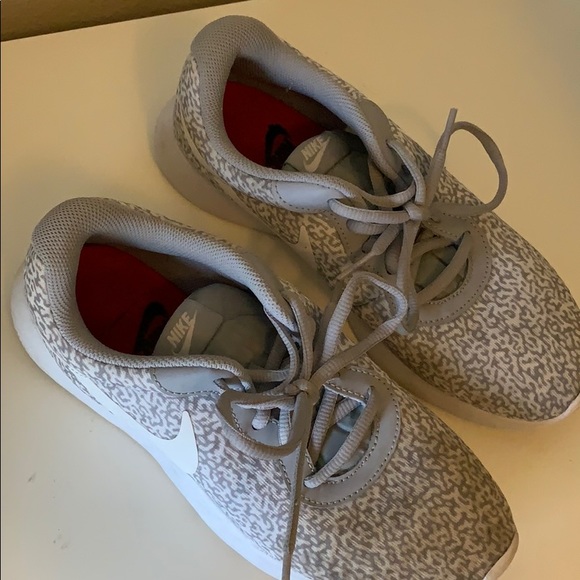 Grey Nike running shoes - Picture 2 of 4